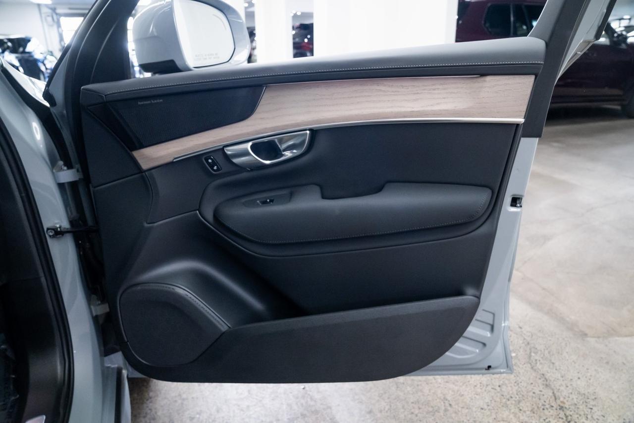 2025 Volvo XC90 Plug-In Hybrid T8 Plus 1 Owner Heated Seats Harman/Kardon Audio Portland OR
