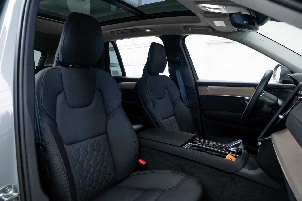 2025 Volvo XC90 Plug-In Hybrid T8 Plus 1 Owner Heated Seats Harman/Kardon Audio Portland OR