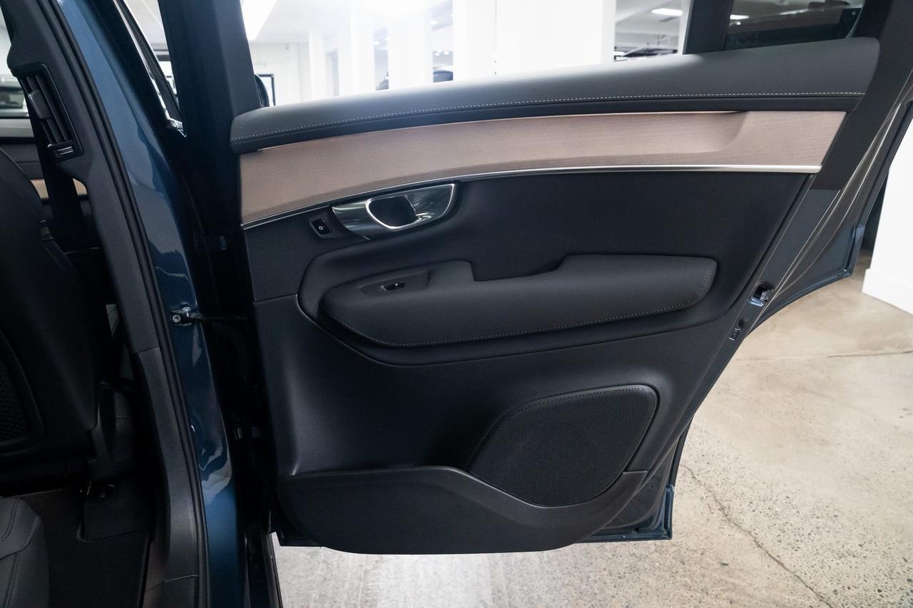 2025 Volvo XC90 Plug-In Hybrid T8 Plus Heated Seats Harman/Kardon Audio Portland OR