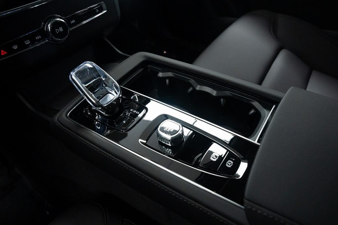 2025 Volvo XC90 Plug-In Hybrid T8 Plus Heated Seats Harman/Kardon Audio Portland OR