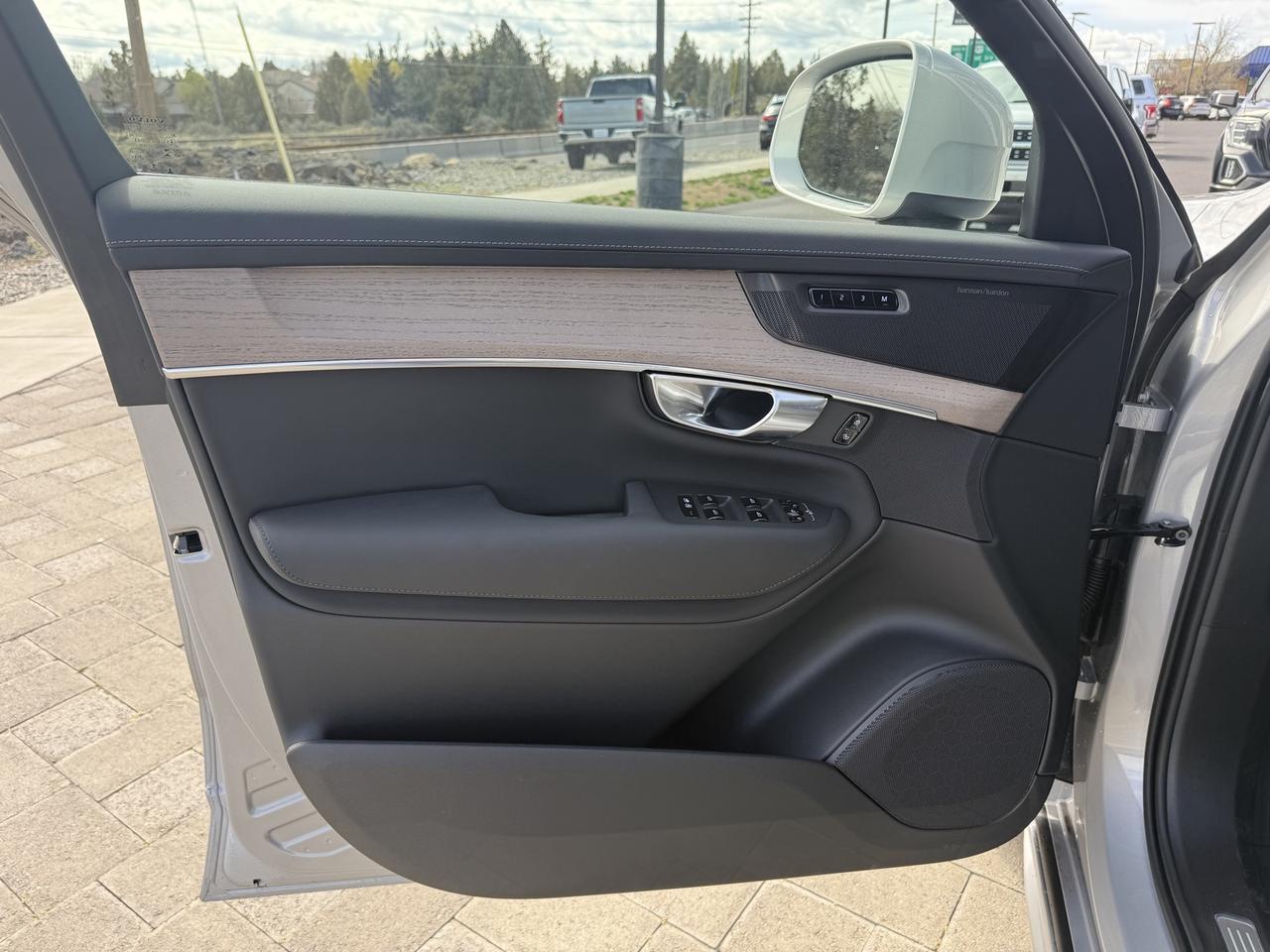 2025 Volvo XC90 Plug-In Hybrid T8 Plus Bend OR