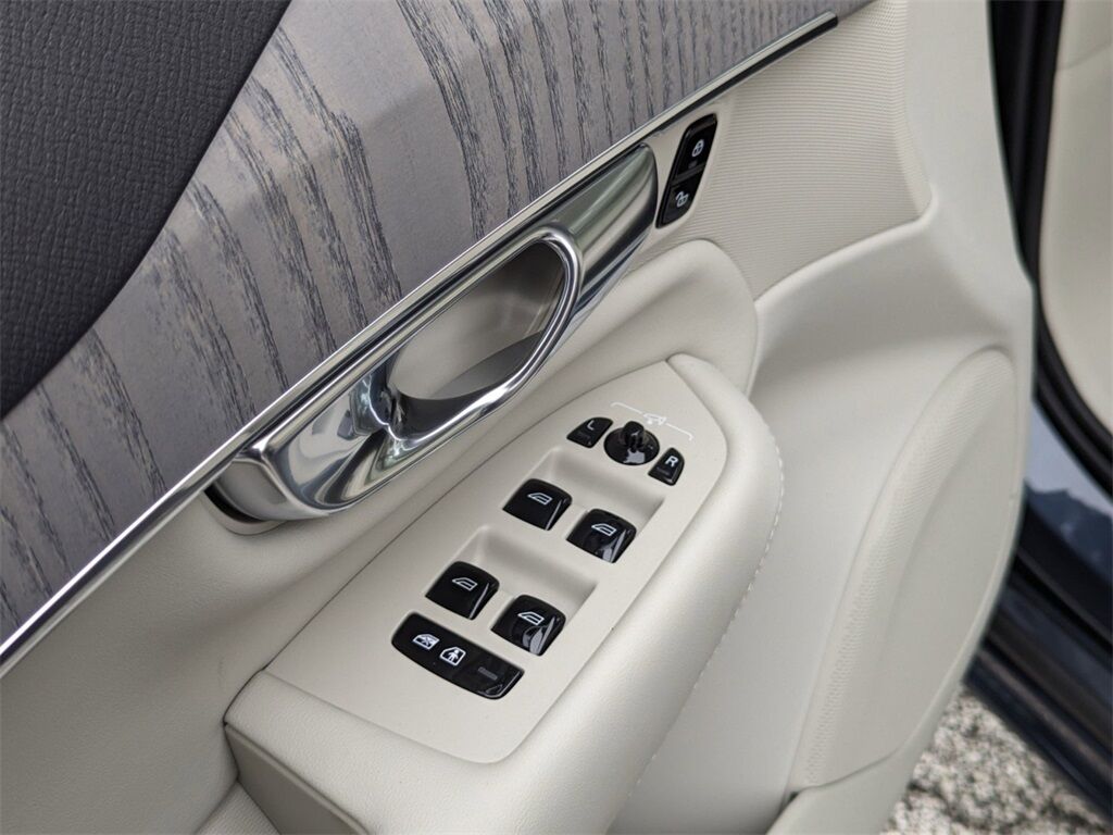 2025 Volvo XC90 Plug-In Hybrid T8 Plus Hunt Valley MD