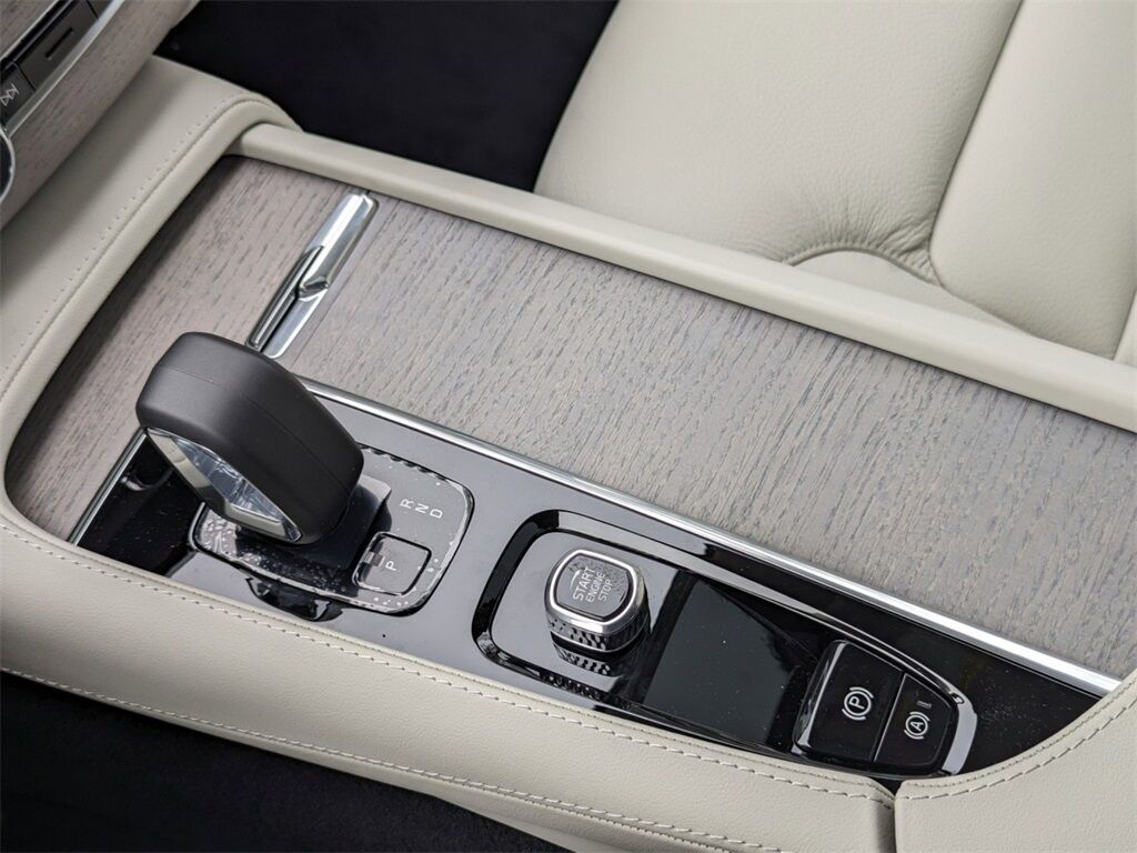 2025 Volvo XC90 Plug-In Hybrid T8 Plus Hunt Valley MD