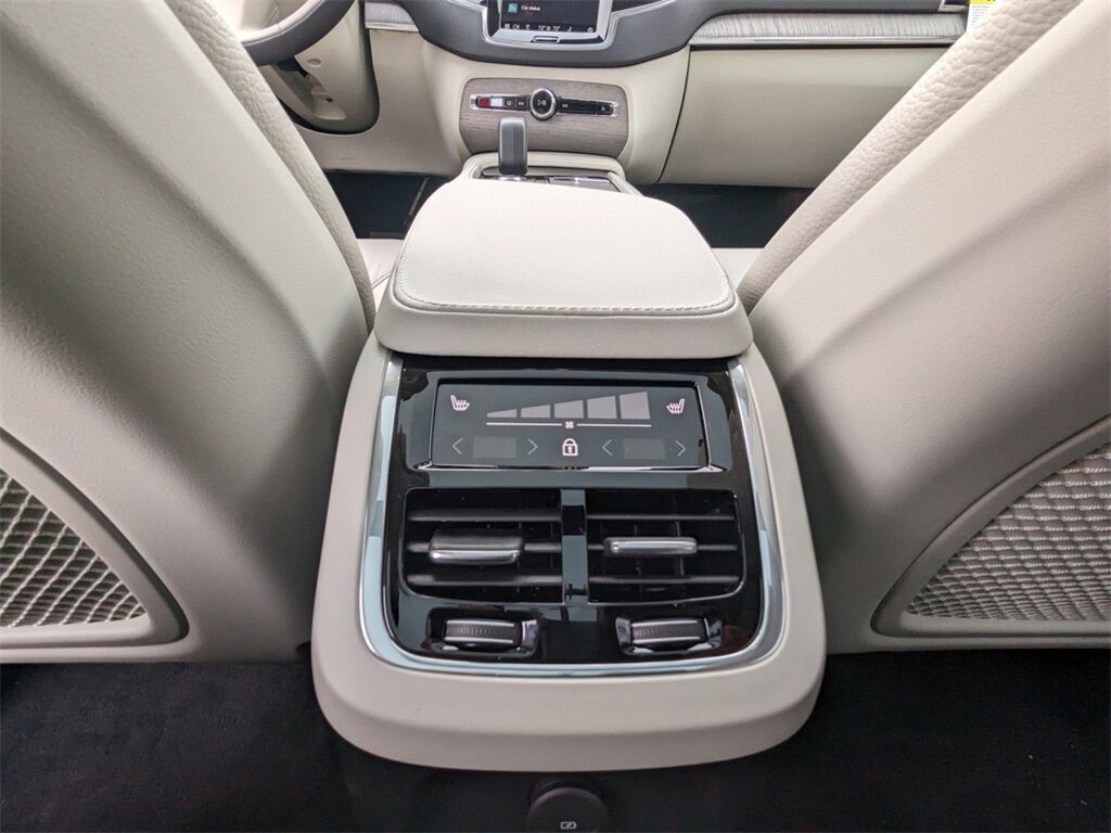 2025 Volvo XC90 Plug-In Hybrid T8 Plus Hunt Valley MD