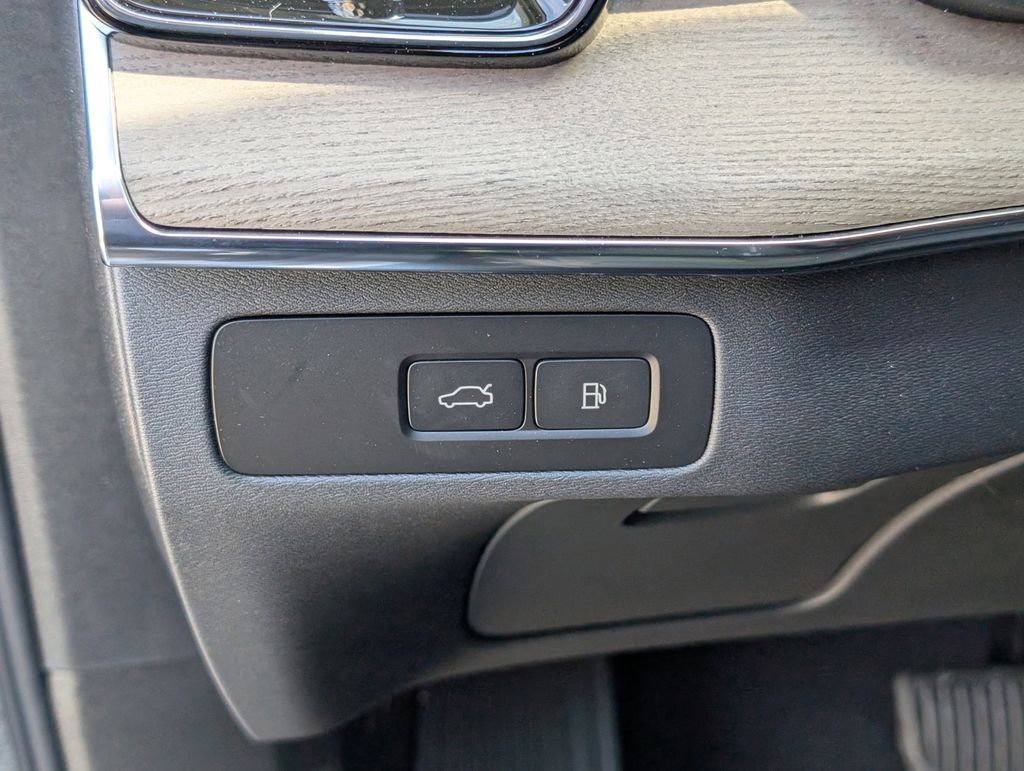 2025 Volvo XC90 Plug-In Hybrid T8 Plus Hunt Valley MD