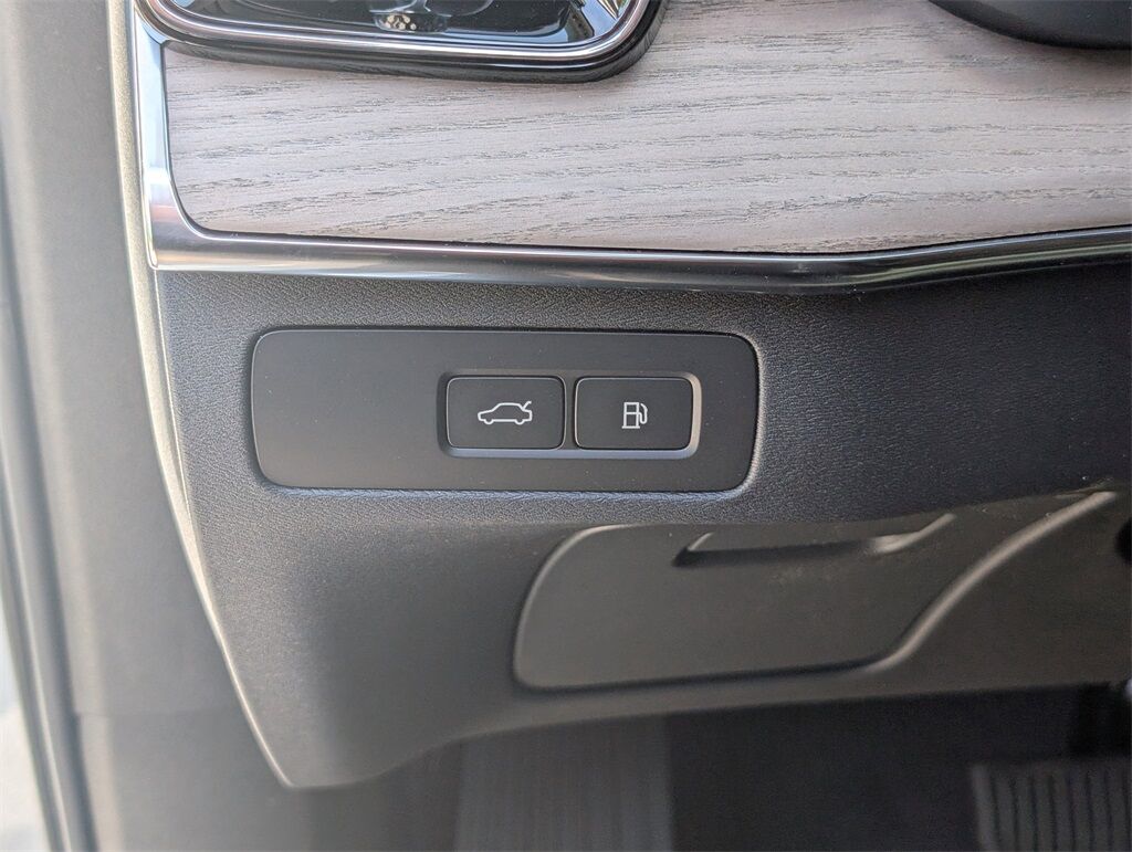 2025 Volvo XC90 Plug-In Hybrid T8 Plus Hunt Valley MD