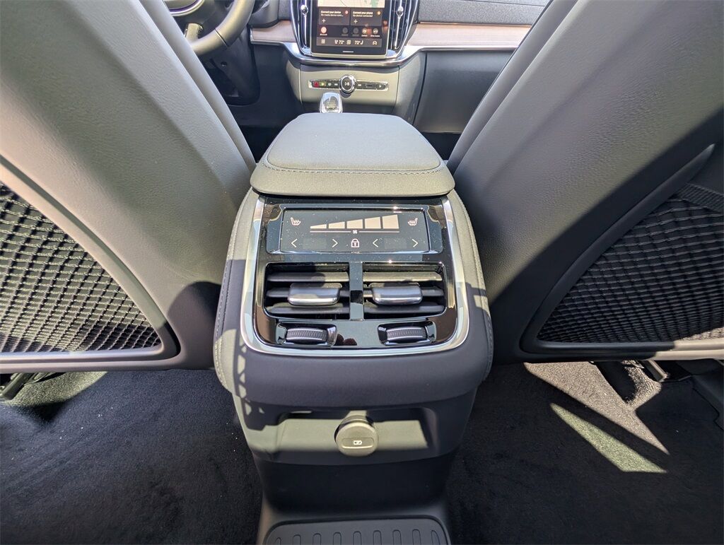 2025 Volvo XC90 Plug-In Hybrid T8 Plus Hunt Valley MD