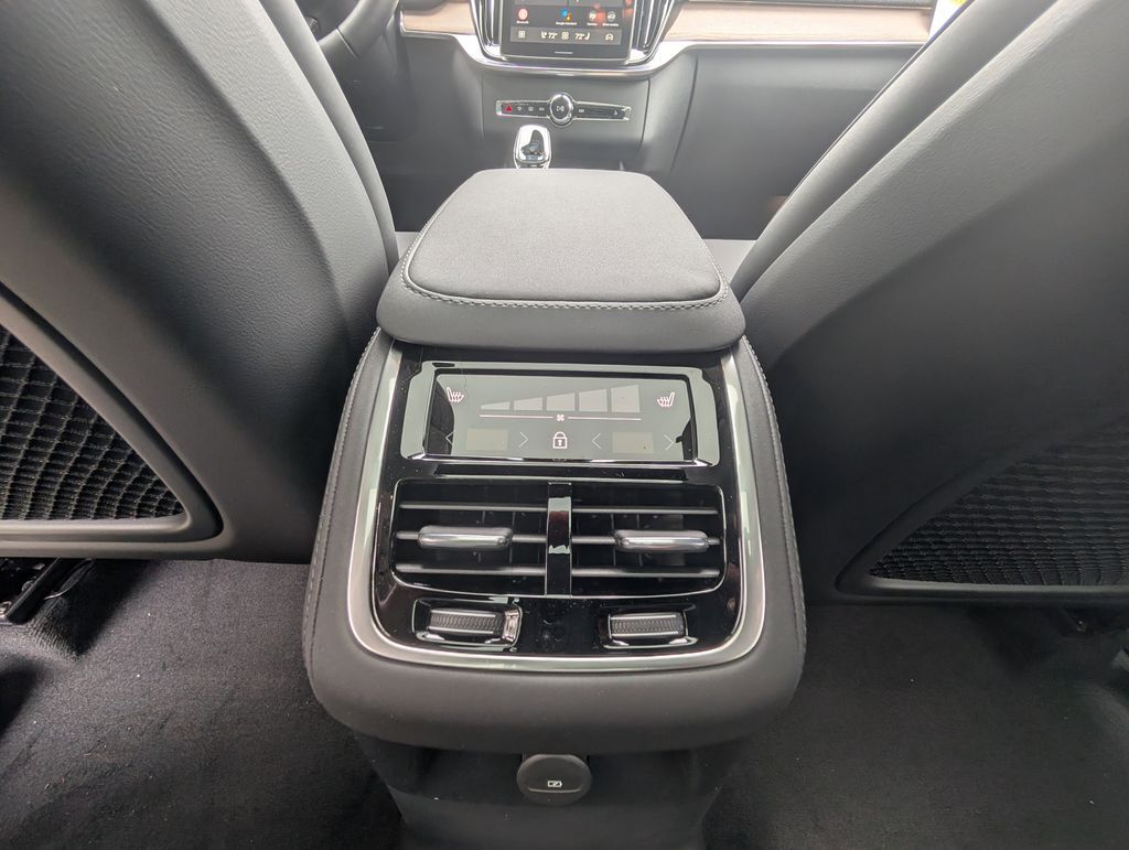 2025 Volvo XC90 Plug-In Hybrid T8 Plus Hunt Valley MD