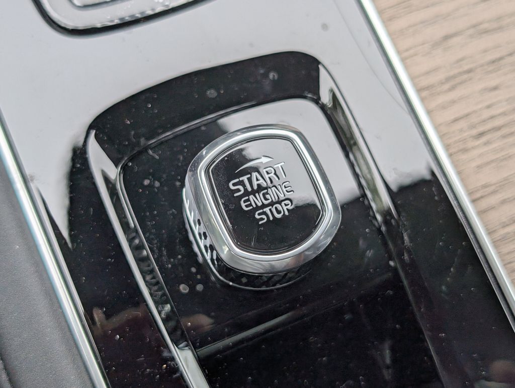 2025 Volvo XC90 Plug-In Hybrid T8 Plus Hunt Valley MD