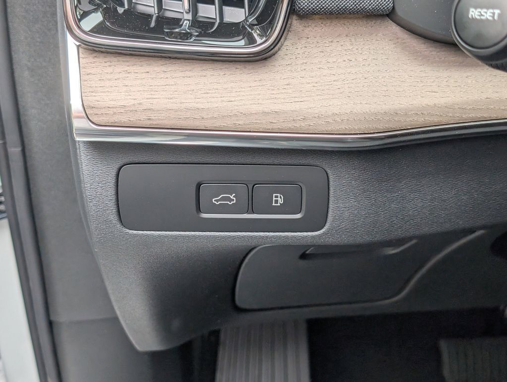 2025 Volvo XC90 Plug-In Hybrid T8 Plus Hunt Valley MD