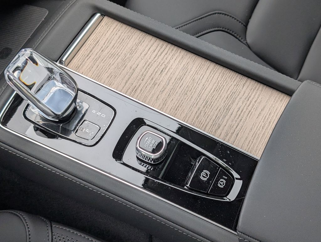 2025 Volvo XC90 Plug-In Hybrid T8 Plus Hunt Valley MD