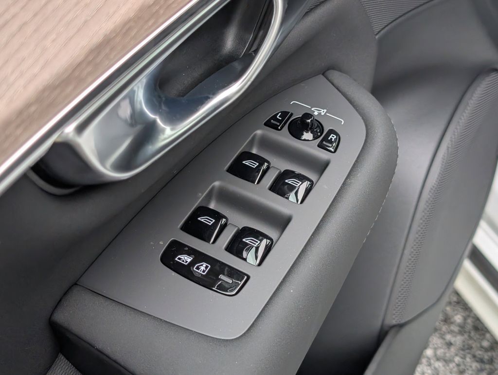 2025 Volvo XC90 Plug-In Hybrid T8 Plus Hunt Valley MD