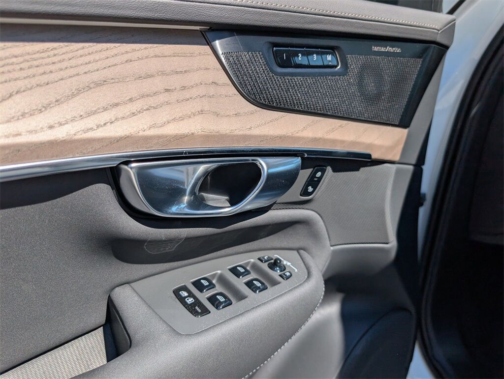 2025 Volvo XC90 Plug-In Hybrid T8 Plus Hunt Valley MD