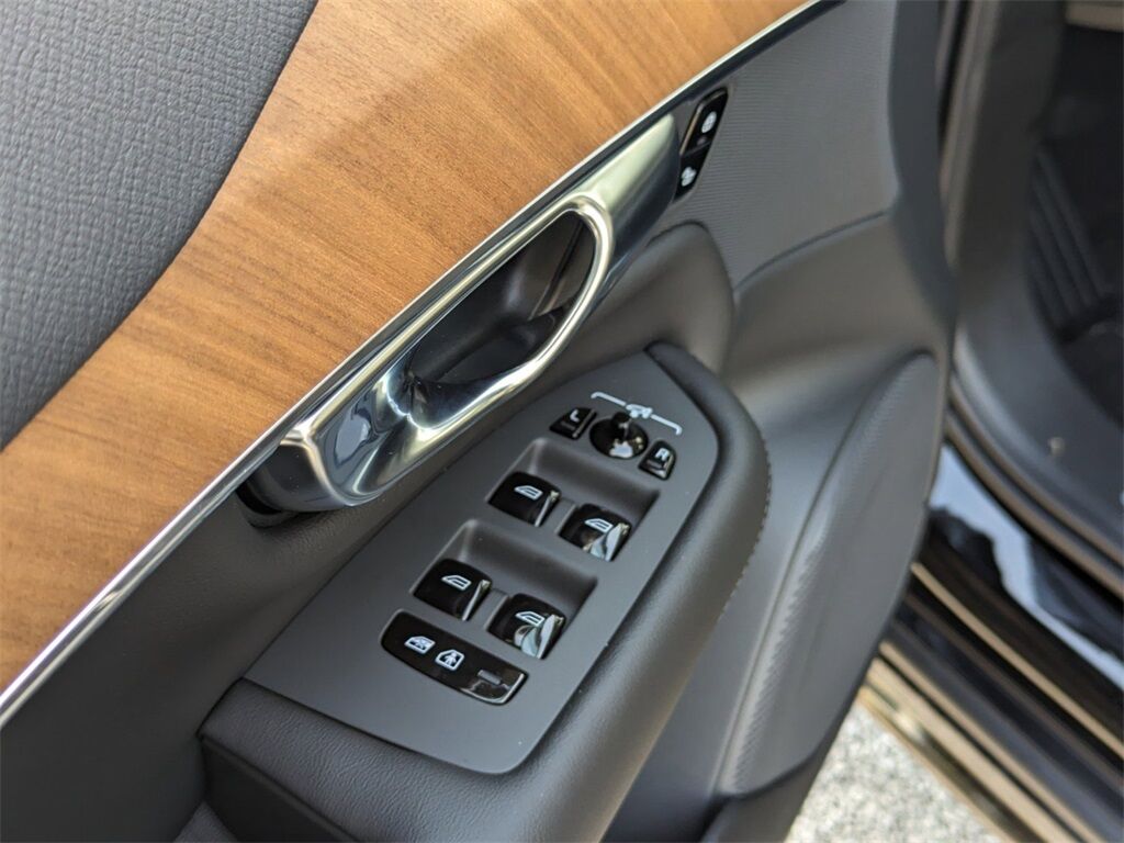 2025 Volvo XC90 Plug-In Hybrid T8 Plus Hunt Valley MD