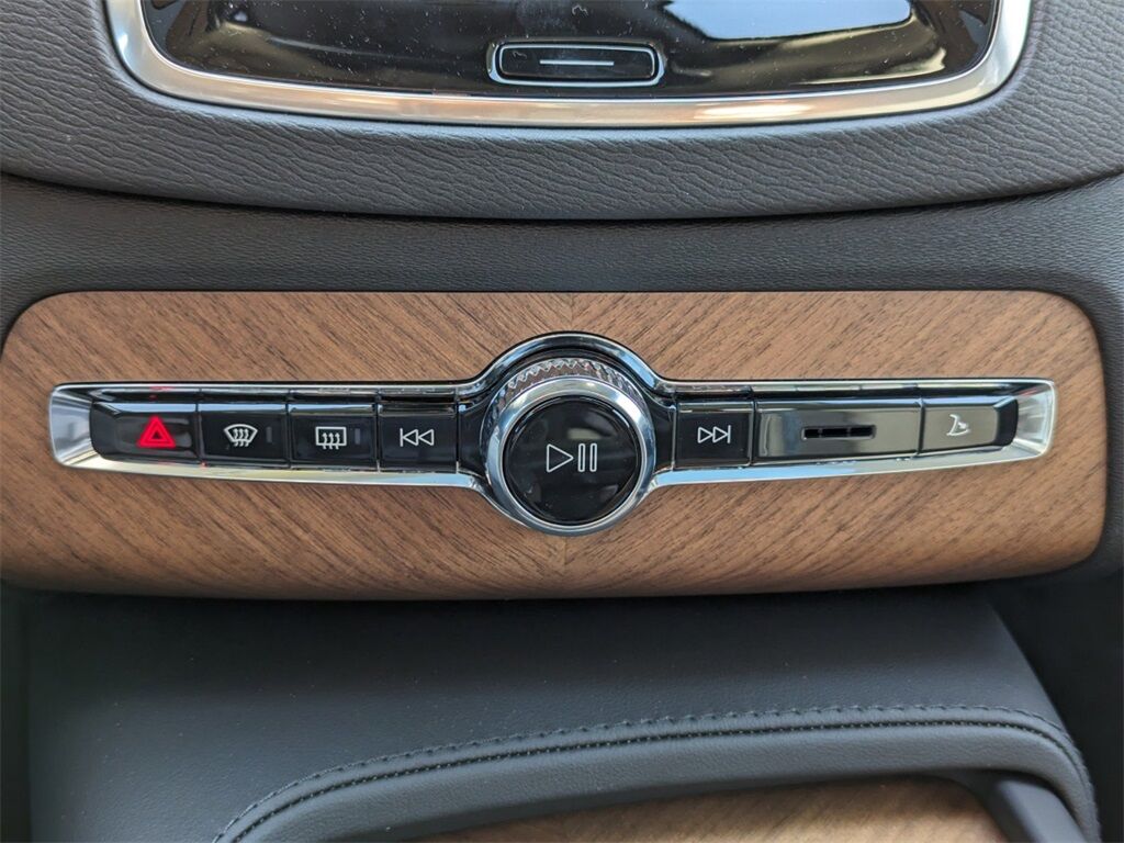 2025 Volvo XC90 Plug-In Hybrid T8 Plus Hunt Valley MD