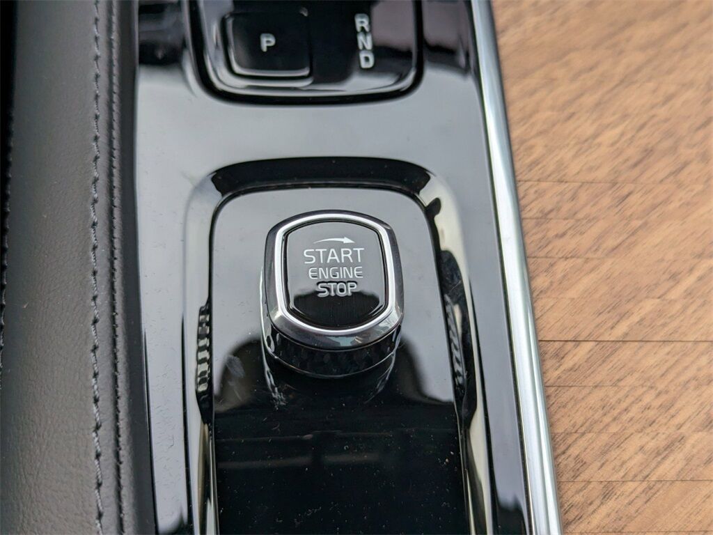 2025 Volvo XC90 Plug-In Hybrid T8 Plus Hunt Valley MD