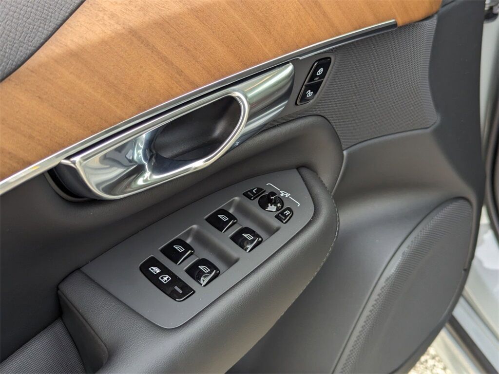 2025 Volvo XC90 Plug-In Hybrid T8 Plus Hunt Valley MD