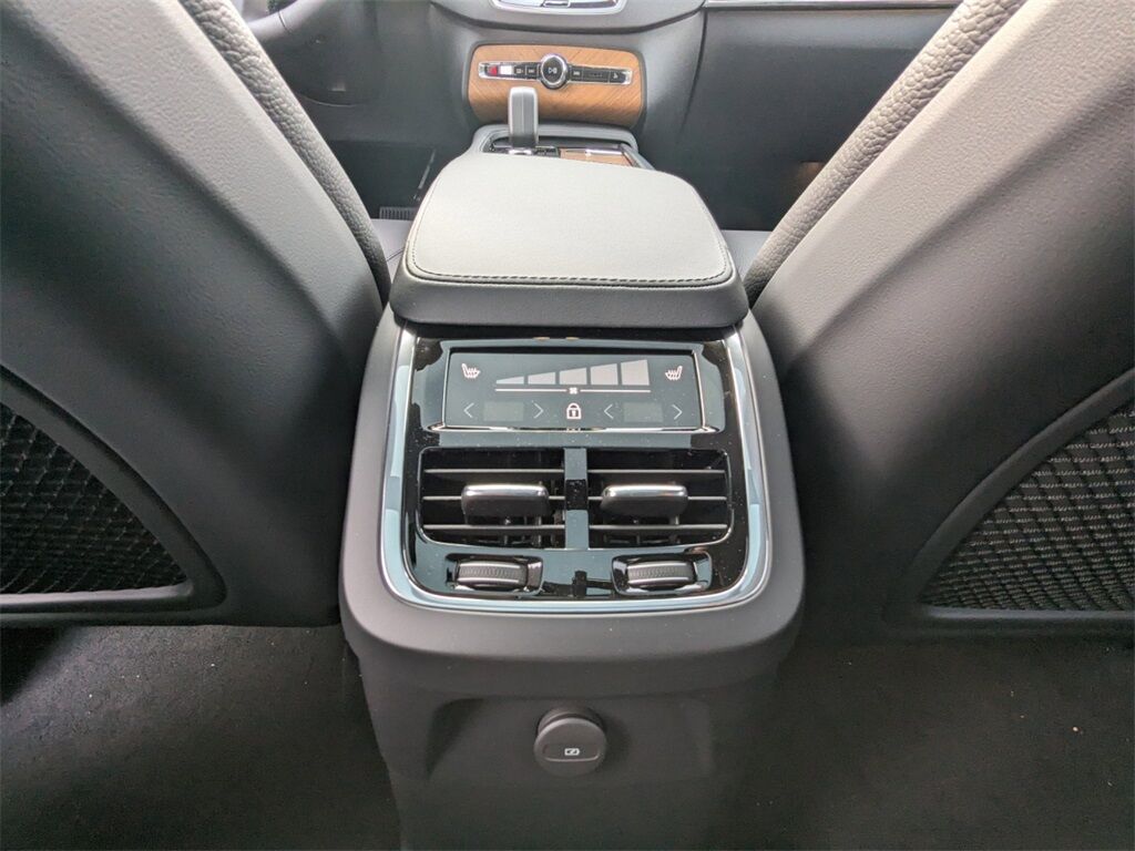 2025 Volvo XC90 Plug-In Hybrid T8 Plus Hunt Valley MD