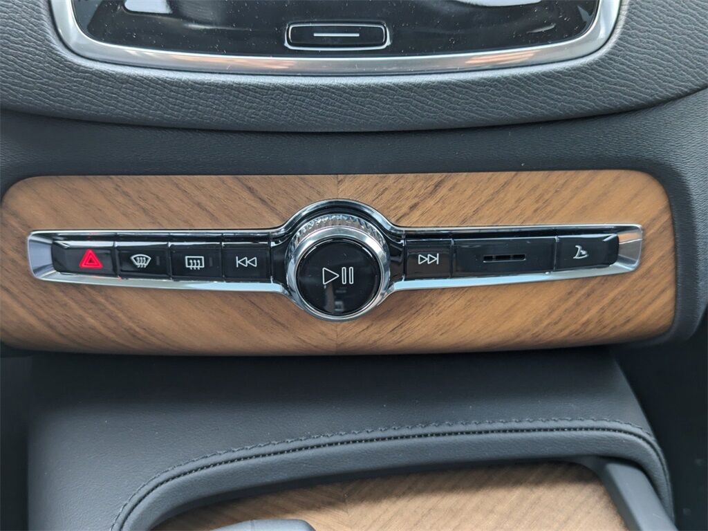 2025 Volvo XC90 Plug-In Hybrid T8 Plus Hunt Valley MD