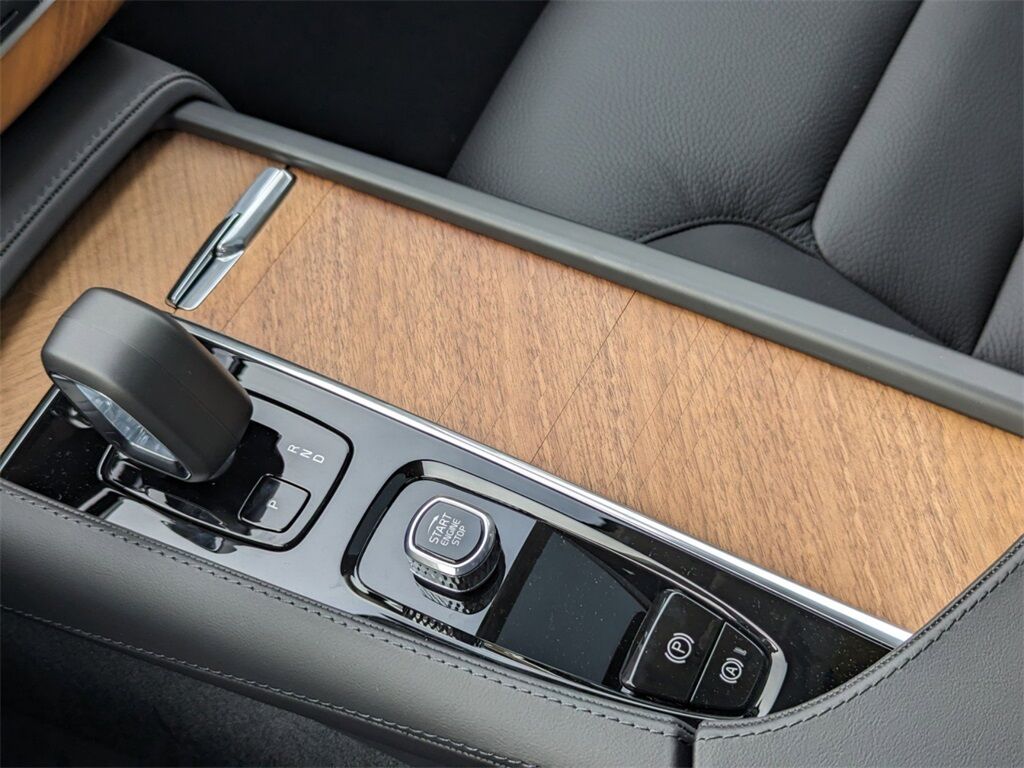 2025 Volvo XC90 Plug-In Hybrid T8 Plus Hunt Valley MD