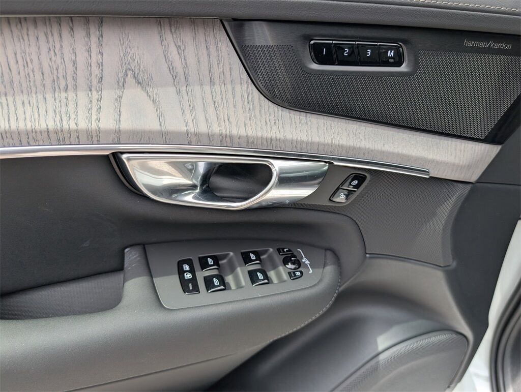 2025 Volvo XC90 Plug-In Hybrid T8 Ultra Hunt Valley MD