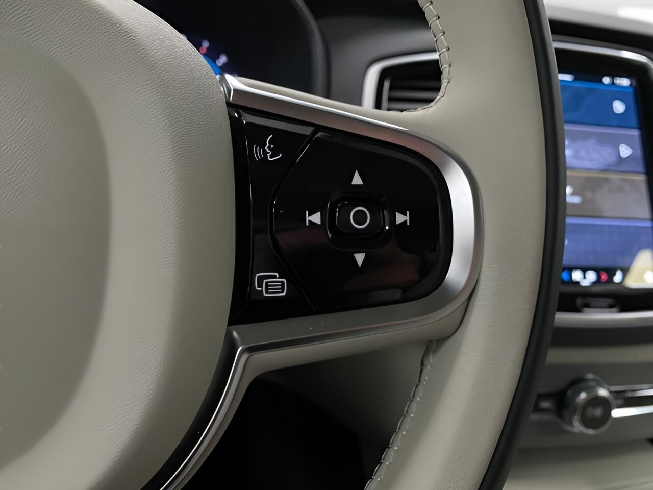 2025 Volvo XC90 Plus Appleton WI