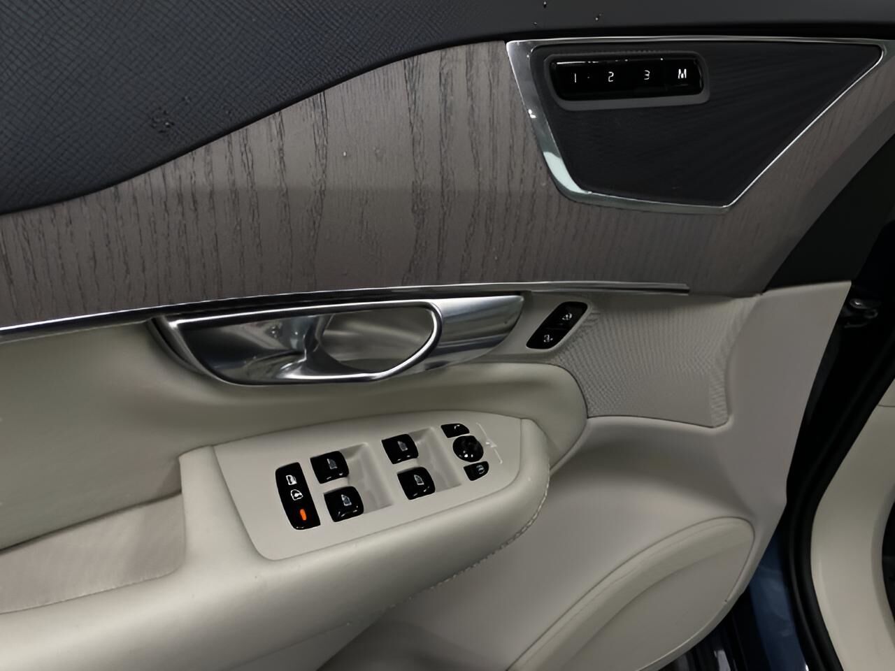 2025 Volvo XC90 Plus Appleton WI