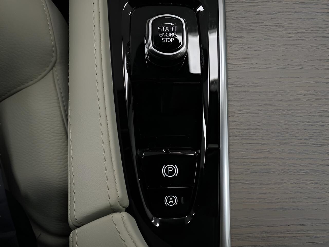 2025 Volvo XC90 Plus Appleton WI