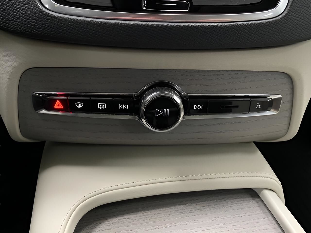2025 Volvo XC90 Plus Appleton WI
