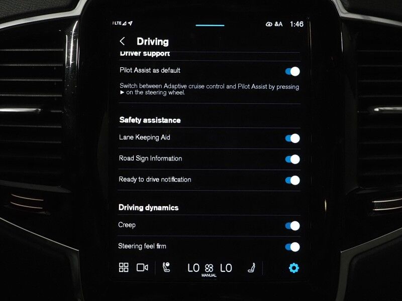2025 Volvo XC90 T8 Plug-In Hybrid Plus AWD *NAVIGATION, DIGITAL COCKPIT, ADAPTIVE CRUISE, SAFETY ALERTS, 360 VIEW CAMERAS, PANORAMA MOONROOF, LEATHER, HEATED SEATS/STEERING, REMOTE START, 20 INCH WHEELS, APPLE CARPLAY Round Rock TX