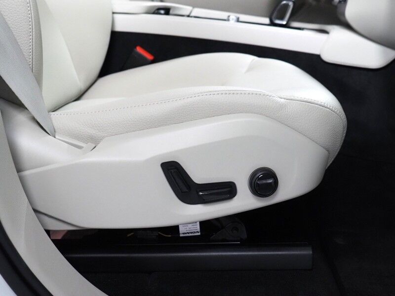 2025 Volvo XC90 T8 Plug-In Hybrid Plus AWD *NAVIGATION, DIGITAL COCKPIT, ADAPTIVE CRUISE, SAFETY ALERTS, 360 VIEW CAMERAS, PANORAMA MOONROOF, LEATHER, HEATED SEATS/STEERING, REMOTE START, 20 INCH WHEELS, APPLE CARPLAY Round Rock TX