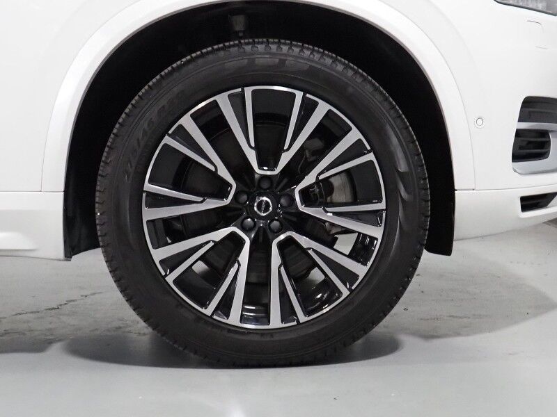 2025 Volvo XC90 T8 Plug-In Hybrid Plus AWD *NAVIGATION, DIGITAL COCKPIT, ADAPTIVE CRUISE, SAFETY ALERTS, 360 VIEW CAMERAS, PANORAMA MOONROOF, LEATHER, HEATED SEATS/STEERING, REMOTE START, 20 INCH WHEELS, APPLE CARPLAY Round Rock TX