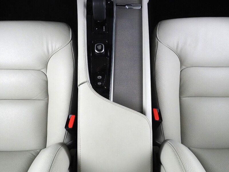 2025 Volvo XC90 T8 Plug-In Hybrid Plus AWD *NAVIGATION, DIGITAL COCKPIT, ADAPTIVE CRUISE, SAFETY ALERTS, 360 VIEW CAMERAS, PANORAMA MOONROOF, LEATHER, HEATED SEATS/STEERING, REMOTE START, 20 INCH WHEELS, APPLE CARPLAY Round Rock TX