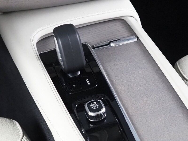 2025 Volvo XC90 T8 Plug-In Hybrid Plus AWD *NAVIGATION, DIGITAL COCKPIT, ADAPTIVE CRUISE, SAFETY ALERTS, 360 VIEW CAMERAS, PANORAMA MOONROOF, LEATHER, HEATED SEATS/STEERING, REMOTE START, 20 INCH WHEELS, APPLE CARPLAY Round Rock TX