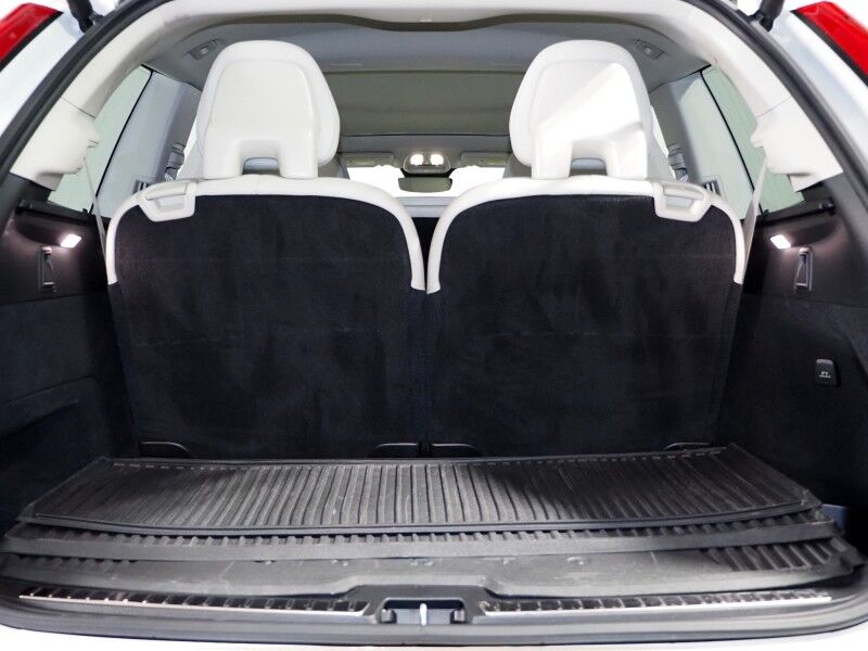 2025 Volvo XC90 T8 Plug-In Hybrid Plus AWD *NAVIGATION, DIGITAL COCKPIT, ADAPTIVE CRUISE, SAFETY ALERTS, 360 VIEW CAMERAS, PANORAMA MOONROOF, LEATHER, HEATED SEATS/STEERING, REMOTE START, 20 INCH WHEELS, APPLE CARPLAY Round Rock TX