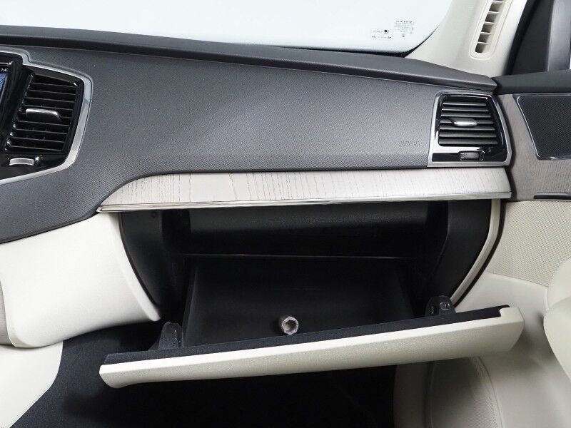 2025 Volvo XC90 T8 Plug-In Hybrid Plus AWD *NAVIGATION, DIGITAL COCKPIT, ADAPTIVE CRUISE, SAFETY ALERTS, 360 VIEW CAMERAS, PANORAMA MOONROOF, LEATHER, HEATED SEATS/STEERING, REMOTE START, 20 INCH WHEELS, APPLE CARPLAY Round Rock TX