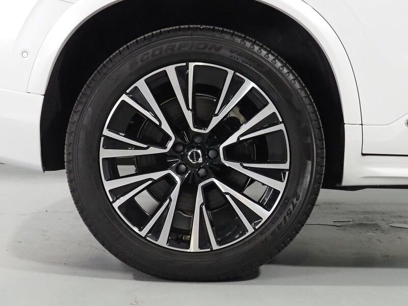 2025 Volvo XC90 T8 Plug-In Hybrid Plus AWD *NAVIGATION, DIGITAL COCKPIT, ADAPTIVE CRUISE, SAFETY ALERTS, 360 VIEW CAMERAS, PANORAMA MOONROOF, LEATHER, HEATED SEATS/STEERING, REMOTE START, 20 INCH WHEELS, APPLE CARPLAY Round Rock TX