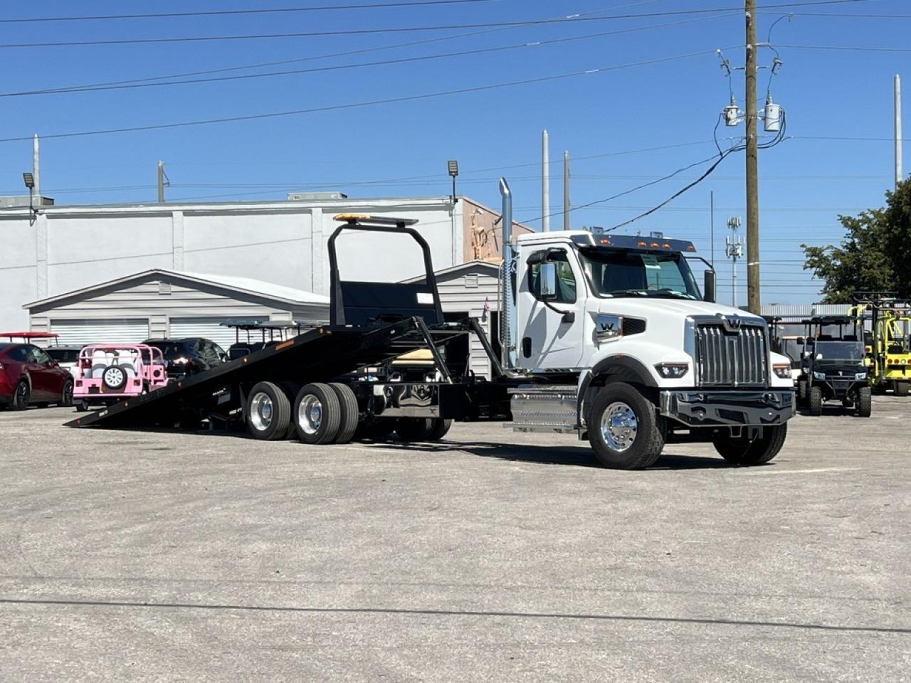 2025 Western Star 47X Jerr-Dan 28' 15-Ton Industrial Carrier Truck
