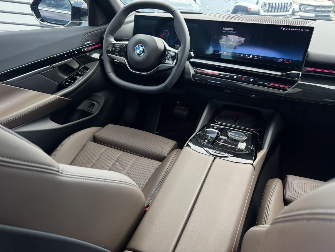 2026 BMW 5 Series 530i xDrive Sedan 4D