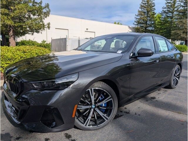 2026 BMW 5 Series 550e xDrive