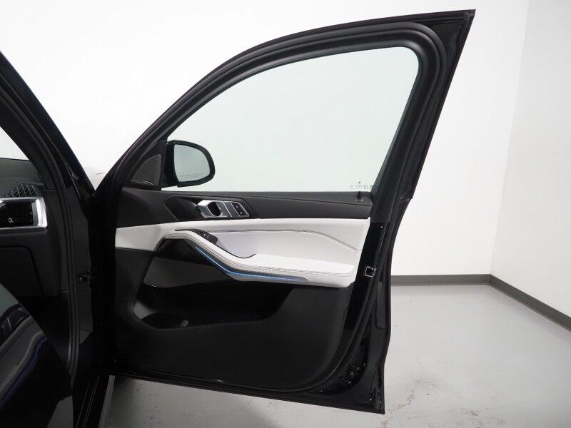 2026 BMW X5 sDrive40i *M SPORT, EXECUTIVE PKG, DRIVING ASSIST PRO, HEADS-UP DISPLAY, NAVIGATION, ADAPTIVE CRUISE, SAFETY ALERTS, 360 CAMERAS, PANO SKY LOUNGE ROOF, CLIMATE/MULTI-CONTOUR SEATS, HEATED STEERING, HARMAN/KARDON, WIRELESS CHARGING Round Rock TX