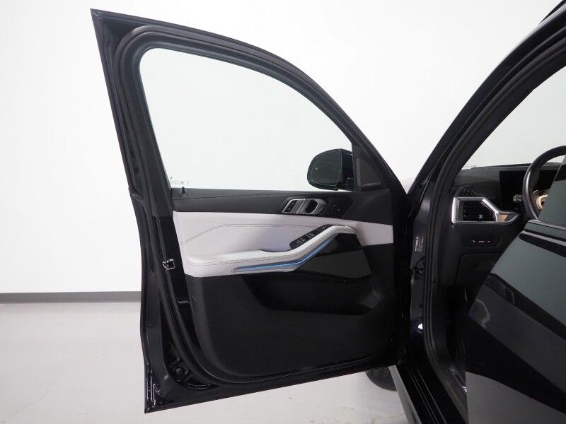 2026 BMW X5 sDrive40i *M SPORT, EXECUTIVE PKG, DRIVING ASSIST PRO, HEADS-UP DISPLAY, NAVIGATION, ADAPTIVE CRUISE, SAFETY ALERTS, 360 CAMERAS, PANO SKY LOUNGE ROOF, CLIMATE/MULTI-CONTOUR SEATS, HEATED STEERING, HARMAN/KARDON, WIRELESS CHARGING Round Rock TX