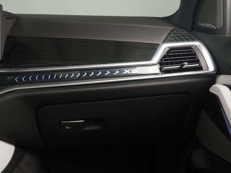 2026 BMW X5 sDrive40i *M SPORT, EXECUTIVE PKG, DRIVING ASSIST PRO, HEADS-UP DISPLAY, NAVIGATION, ADAPTIVE CRUISE, SAFETY ALERTS, 360 CAMERAS, PANO SKY LOUNGE ROOF, CLIMATE/MULTI-CONTOUR SEATS, HEATED STEERING, HARMAN/KARDON, WIRELESS CHARGING Round Rock TX