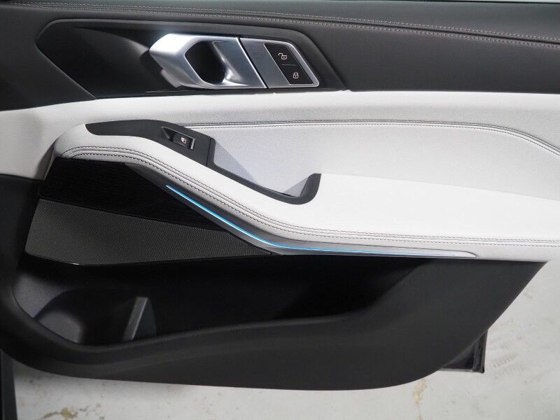 2026 BMW X5 sDrive40i *M SPORT, EXECUTIVE PKG, DRIVING ASSIST PRO, HEADS-UP DISPLAY, NAVIGATION, ADAPTIVE CRUISE, SAFETY ALERTS, 360 CAMERAS, PANO SKY LOUNGE ROOF, CLIMATE/MULTI-CONTOUR SEATS, HEATED STEERING, HARMAN/KARDON, WIRELESS CHARGING Round Rock TX