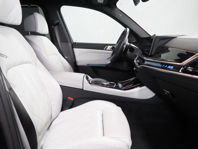 2026 BMW X5 sDrive40i *M SPORT, EXECUTIVE PKG, DRIVING ASSIST PRO, HEADS-UP DISPLAY, NAVIGATION, ADAPTIVE CRUISE, SAFETY ALERTS, 360 CAMERAS, PANO SKY LOUNGE ROOF, CLIMATE/MULTI-CONTOUR SEATS, HEATED STEERING, HARMAN/KARDON, WIRELESS CHARGING Round Rock TX