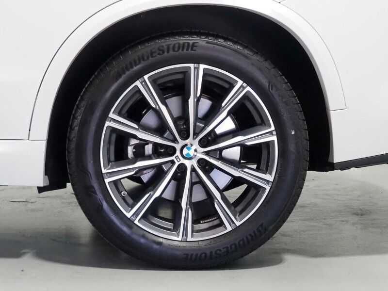 2026 BMW X5 sDrive40i *M SPORT PKG, HEADS-UP DISPLAY, NAVIGATION, LIVE COCKPIT PRO, SAFETY ALERTS, CURVED DISPLAY, 360 CAMERAS, PANORAMA MOONROOF, CLIMATE/MULTI-CONTOUR SEATS, HEATED STEERING, HARMAN/KARDON, WIRELESS CHARGING Round Rock TX