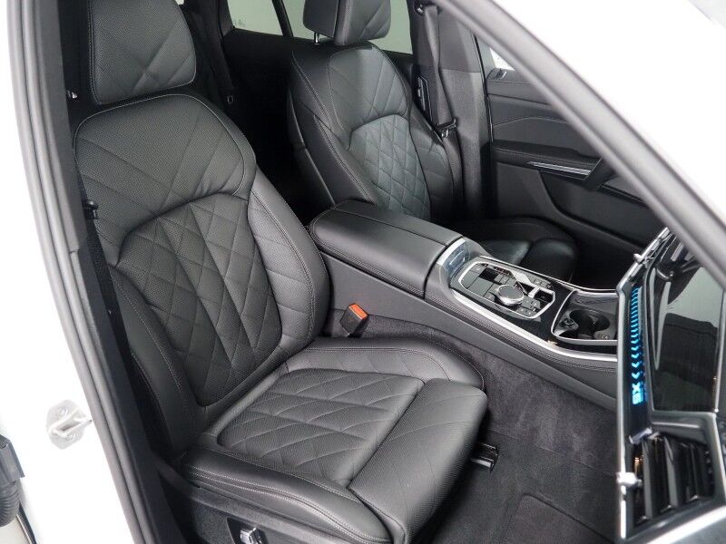 2026 BMW X5 sDrive40i *M SPORT PKG, HEADS-UP DISPLAY, NAVIGATION, LIVE COCKPIT PRO, SAFETY ALERTS, CURVED DISPLAY, 360 CAMERAS, PANORAMA MOONROOF, CLIMATE/MULTI-CONTOUR SEATS, HEATED STEERING, HARMAN/KARDON, WIRELESS CHARGING