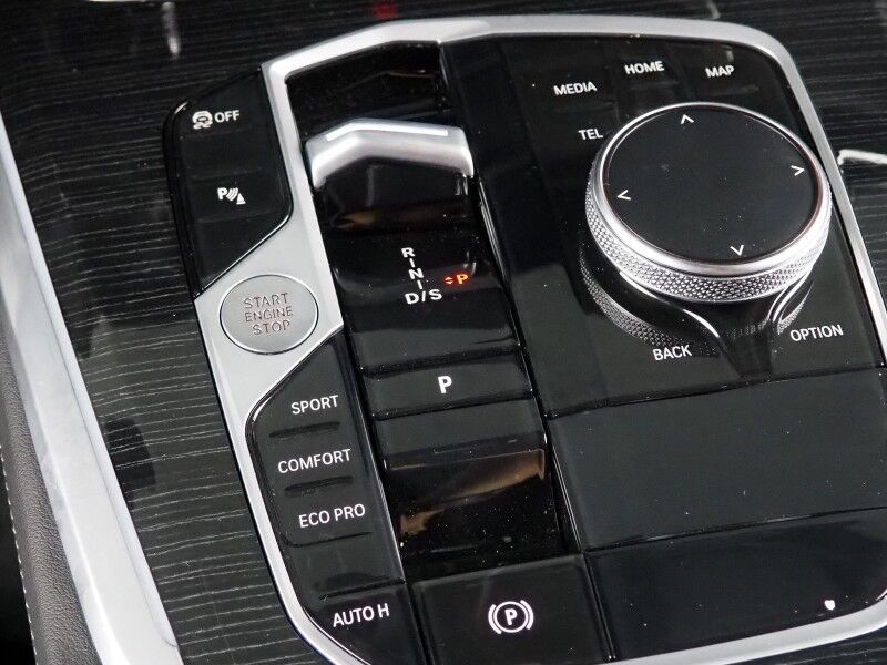 2026 BMW X5 sDrive40i *M SPORT PKG, HEADS-UP DISPLAY, NAVIGATION, LIVE COCKPIT PRO, SAFETY ALERTS, CURVED DISPLAY, 360 CAMERAS, PANORAMA MOONROOF, CLIMATE/MULTI-CONTOUR SEATS, HEATED STEERING, HARMAN/KARDON, WIRELESS CHARGING Round Rock TX