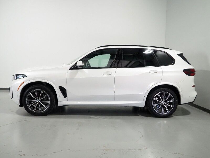 2026 BMW X5 sDrive40i *M SPORT PKG, HEADS-UP DISPLAY, NAVIGATION, LIVE COCKPIT PRO, SAFETY ALERTS, CURVED DISPLAY, 360 CAMERAS, PANORAMA MOONROOF, CLIMATE/MULTI-CONTOUR SEATS, HEATED STEERING, HARMAN/KARDON, WIRELESS CHARGING Round Rock TX