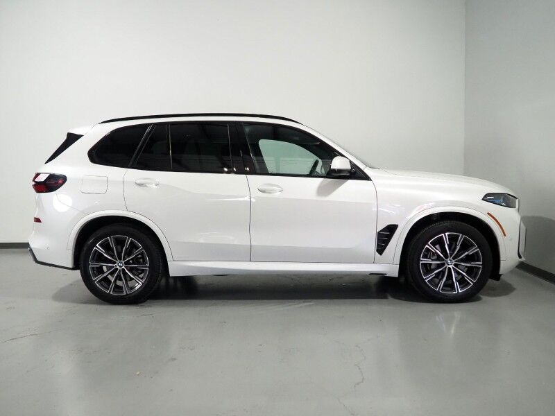 2026 BMW X5 sDrive40i *M SPORT PKG, HEADS-UP DISPLAY, NAVIGATION, LIVE COCKPIT PRO, SAFETY ALERTS, CURVED DISPLAY, 360 CAMERAS, PANORAMA MOONROOF, CLIMATE/MULTI-CONTOUR SEATS, HEATED STEERING, HARMAN/KARDON, WIRELESS CHARGING Round Rock TX